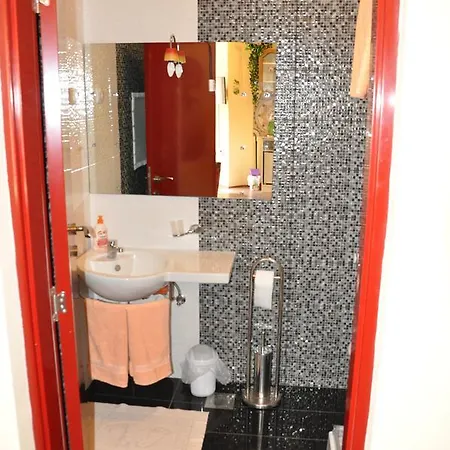 Kraljica Apartment *